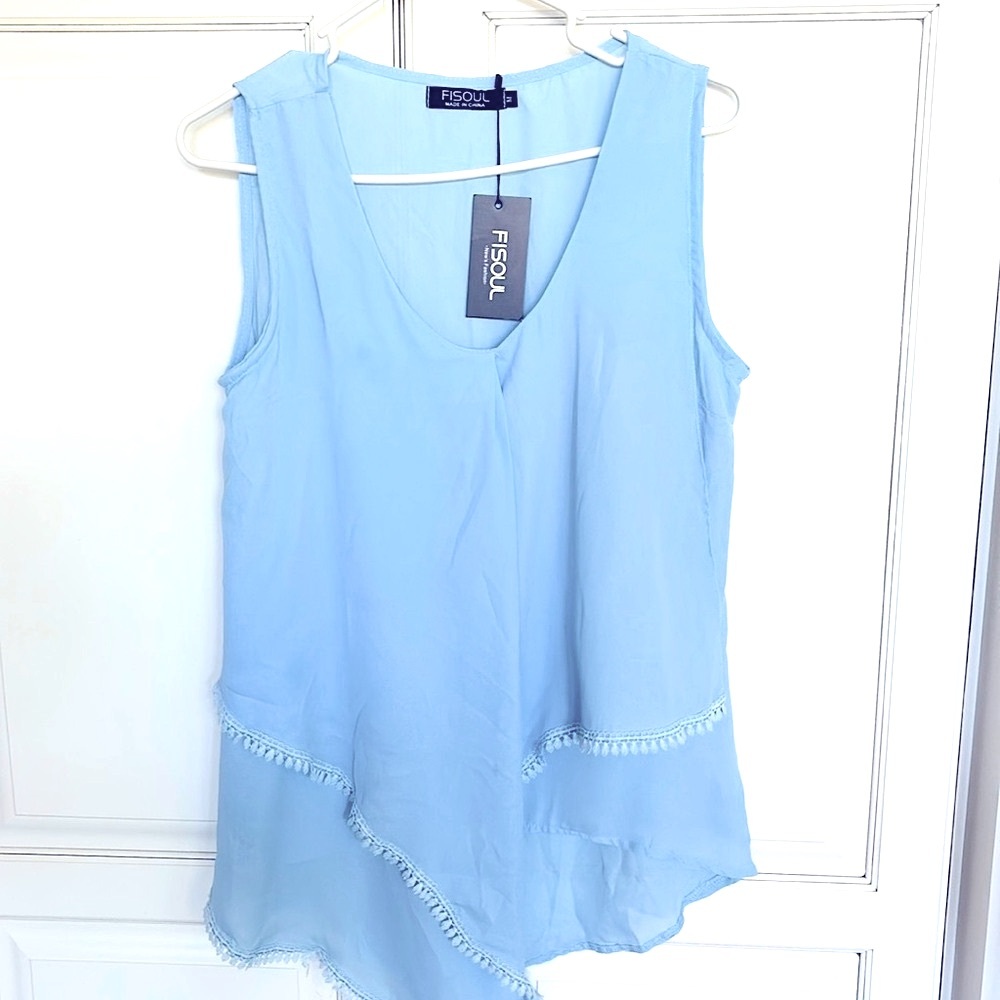 Fisoul flowy, drape sleeveless too.  Beautiful blue with fringe. Asymmetrical